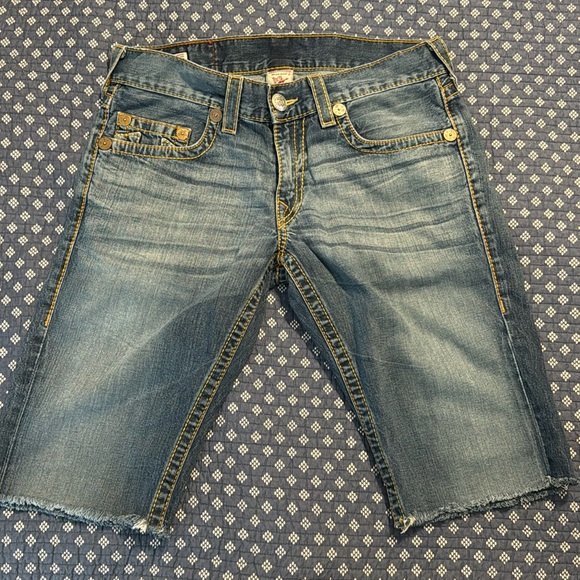 True Religion Bobby Big T Relaxed Straight Leg Jean Shorts Size 34 - Picture 1 of 8